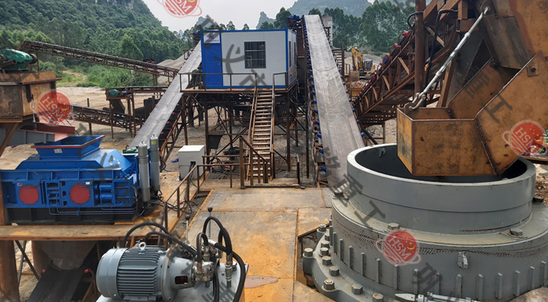 黃石破碎機(jī)生產(chǎn)現(xiàn)場(chǎng)